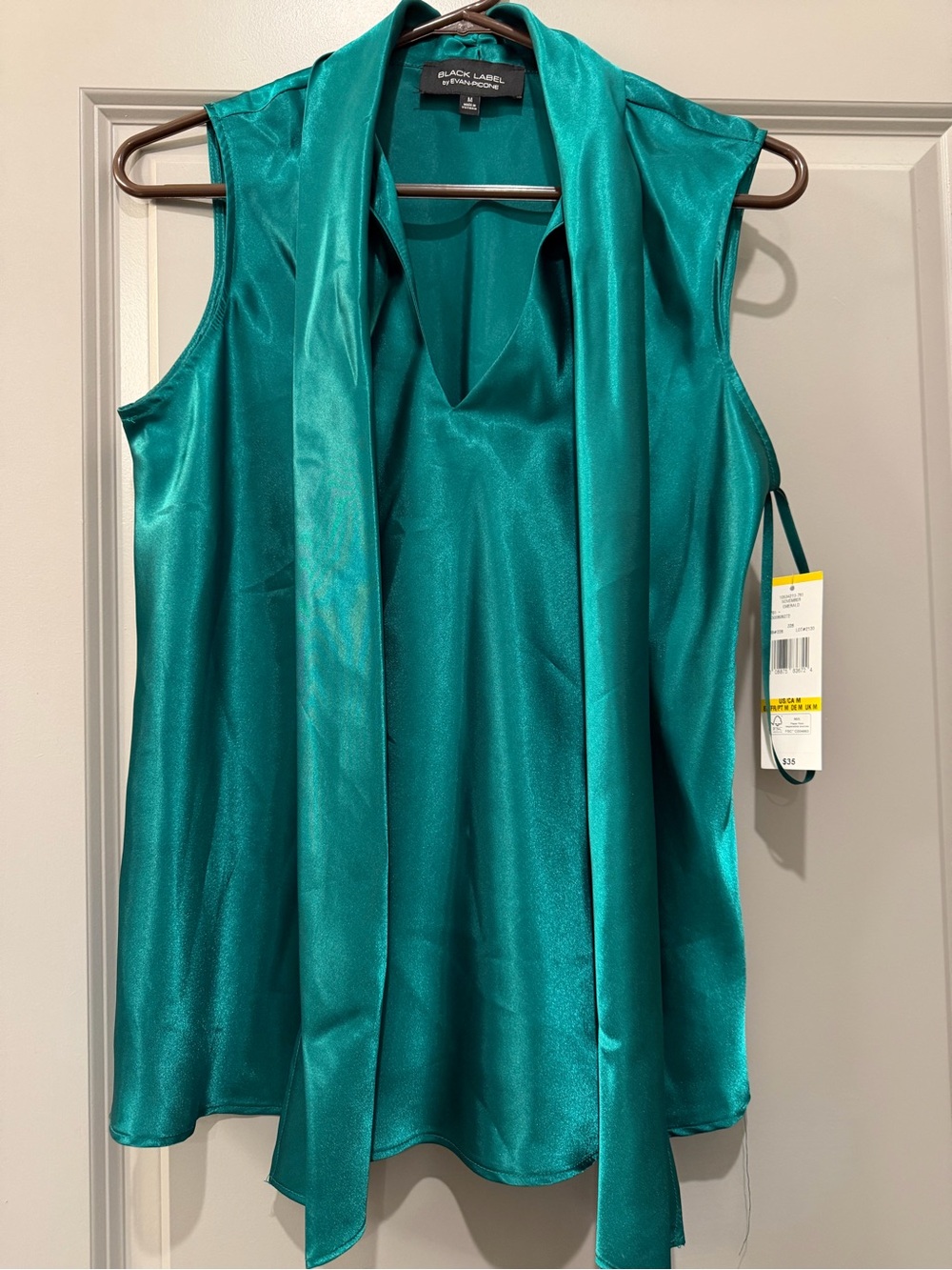 Black Label Evan Picone Green Sleevless Blouse